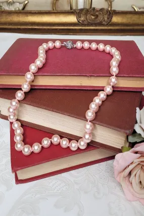 Carmen Short Pearl Necklace (Pale Pink)